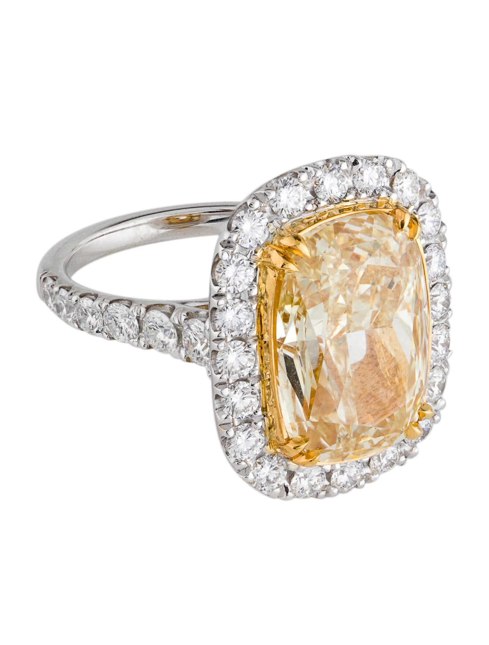 Ring 18K 9.05ct Diamond Engagement