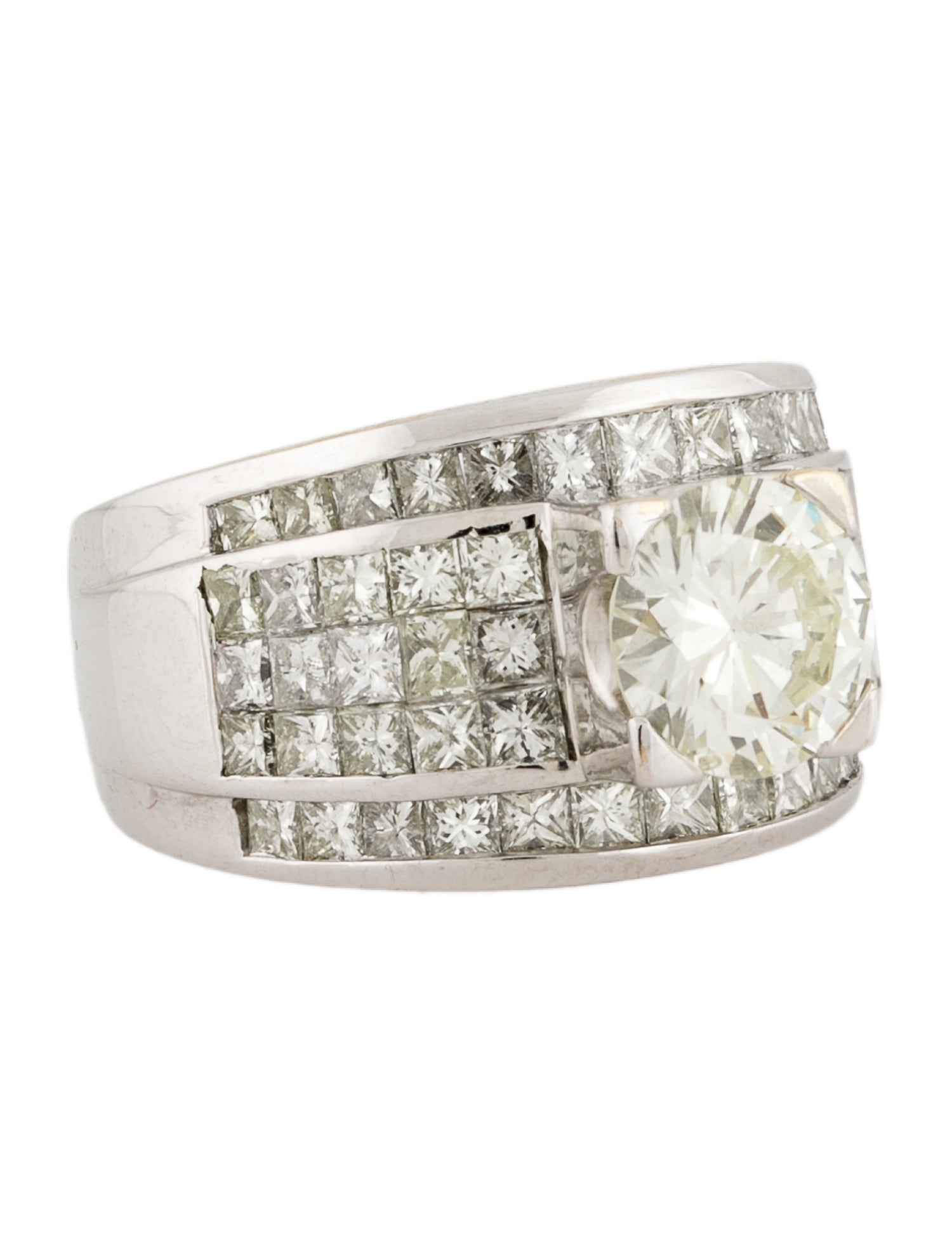 Ring 18K 1.87ct Diamond Cocktail