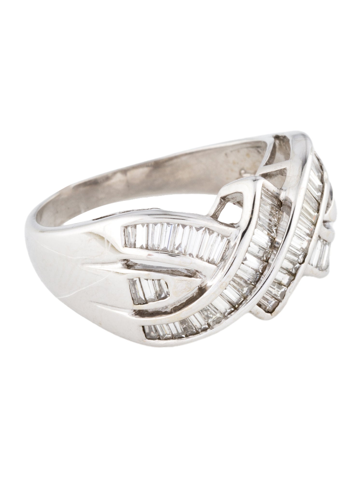 Ring 18K Diamond Bypass Knot Band