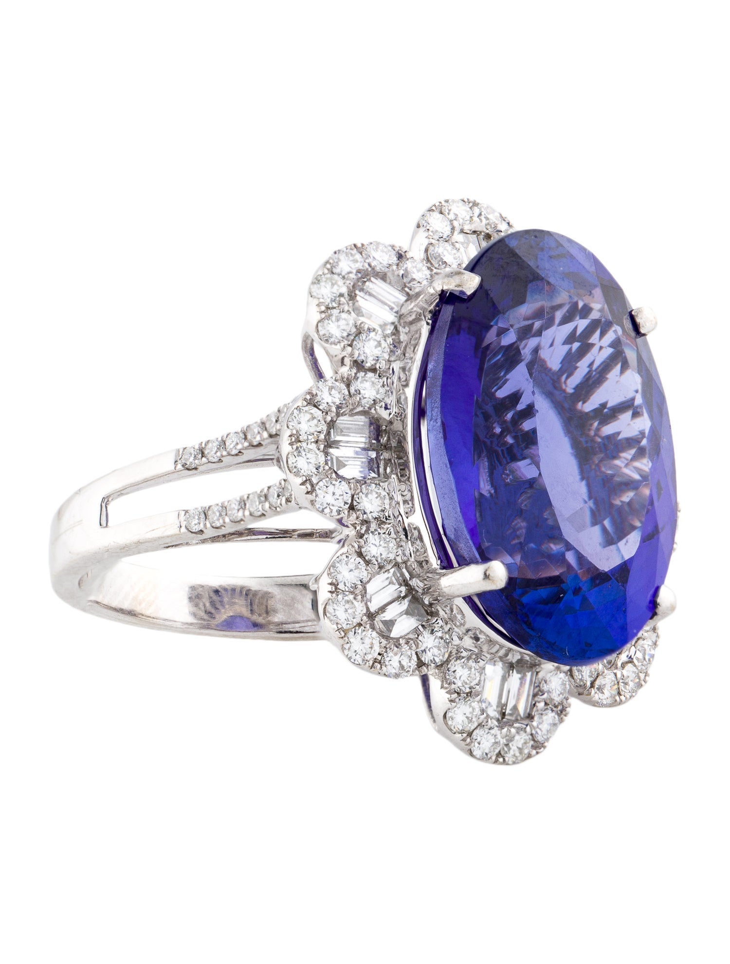 Ring 18K 15.68ct Tanzanite & Diamond Cocktail Ring