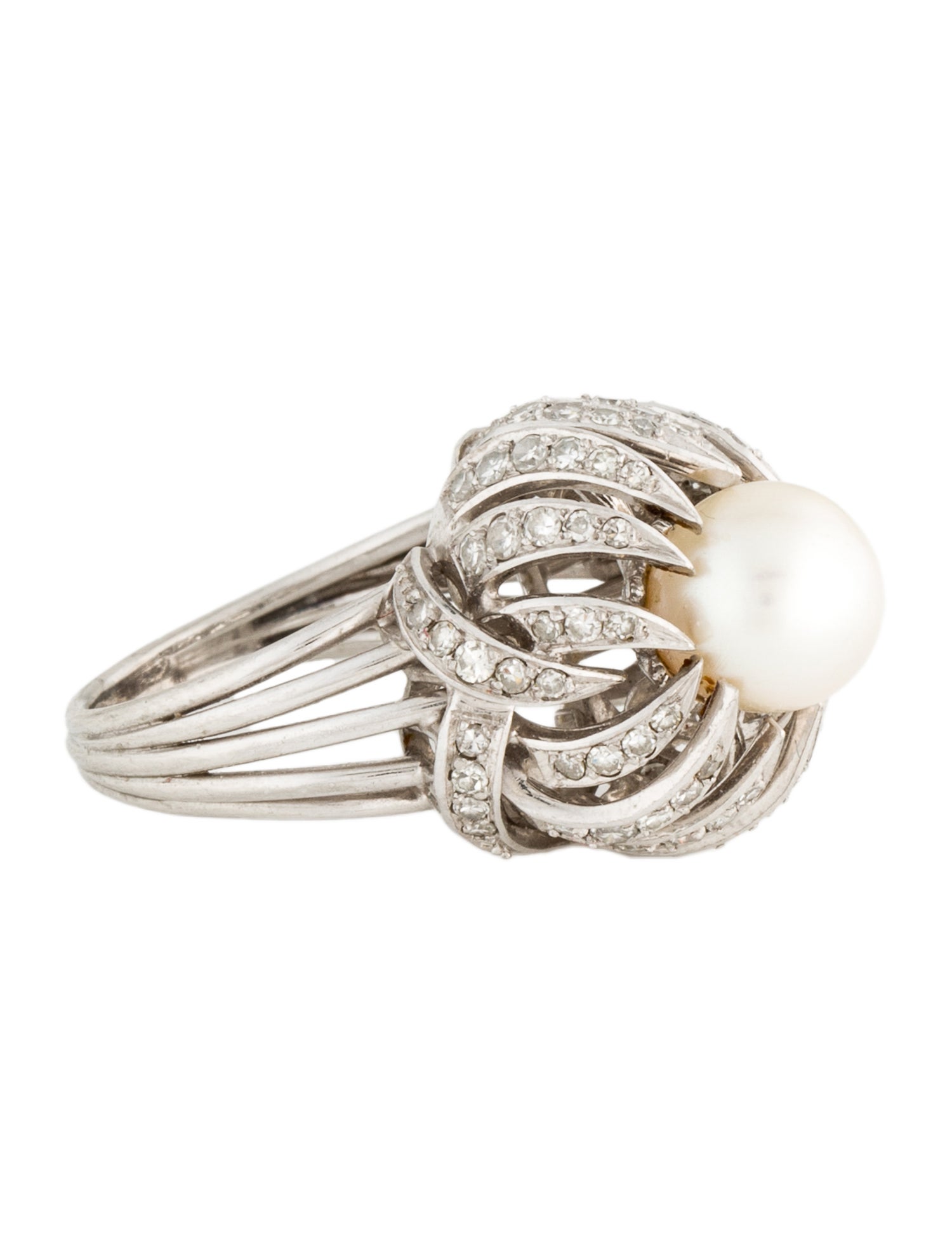 Ring Platinum Pearl & Diamond Cocktail