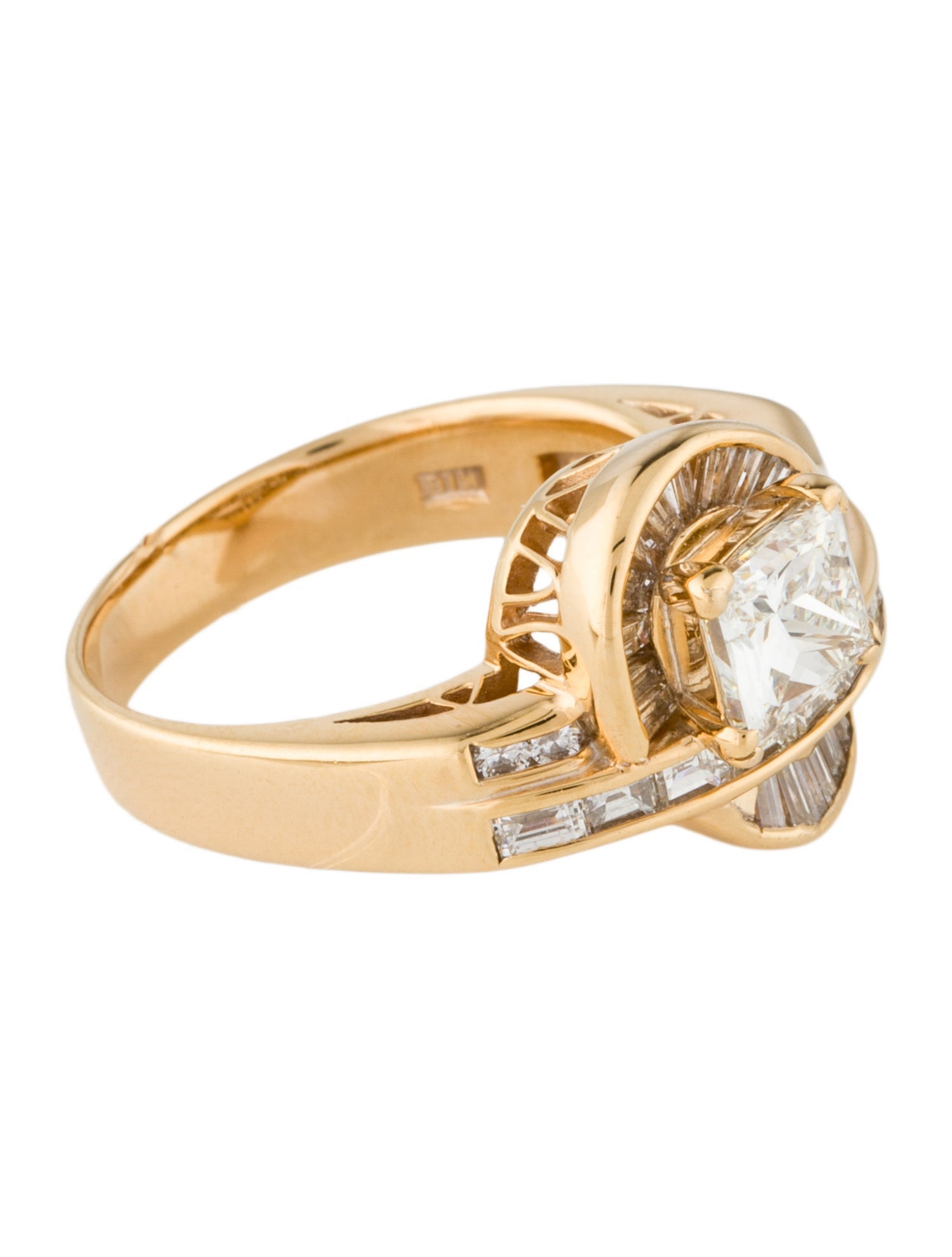 Ring 18K 2.25ctw Diamond Cocktail Ring