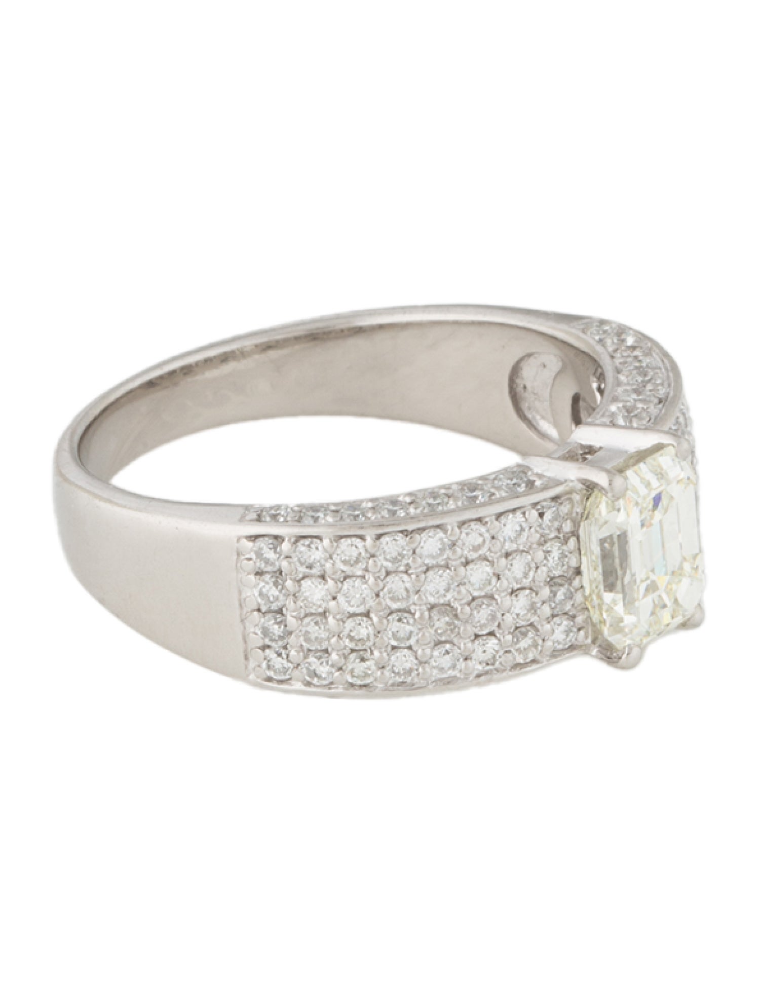 Ring Platinum 1.88ctw Diamond Cocktail Ring