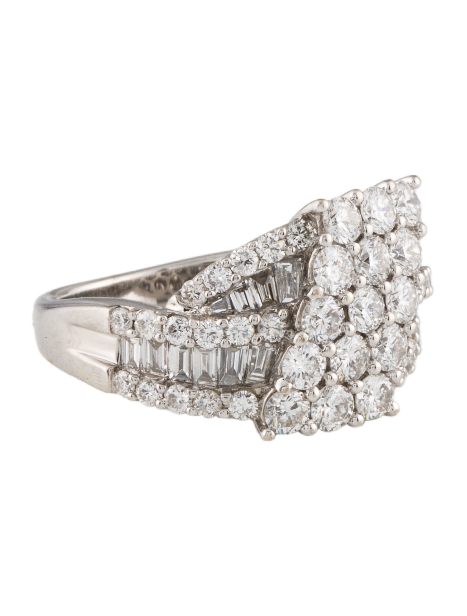 Ring 18K 1.71ctw Diamond Cocktail Ring