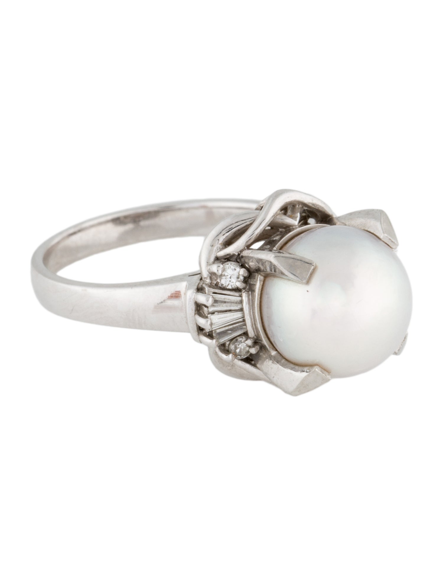 Ring Platinum Pearl & Diamond Cocktail Ring