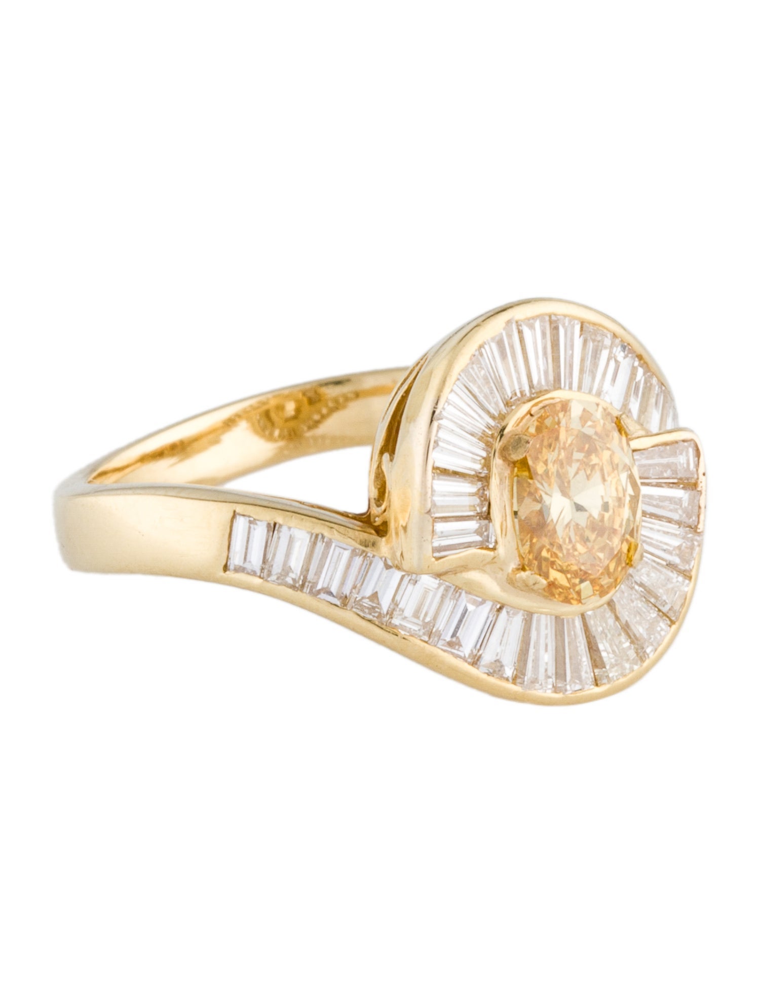 Ring 18K 1.79ctw Diamond Cocktail Ring