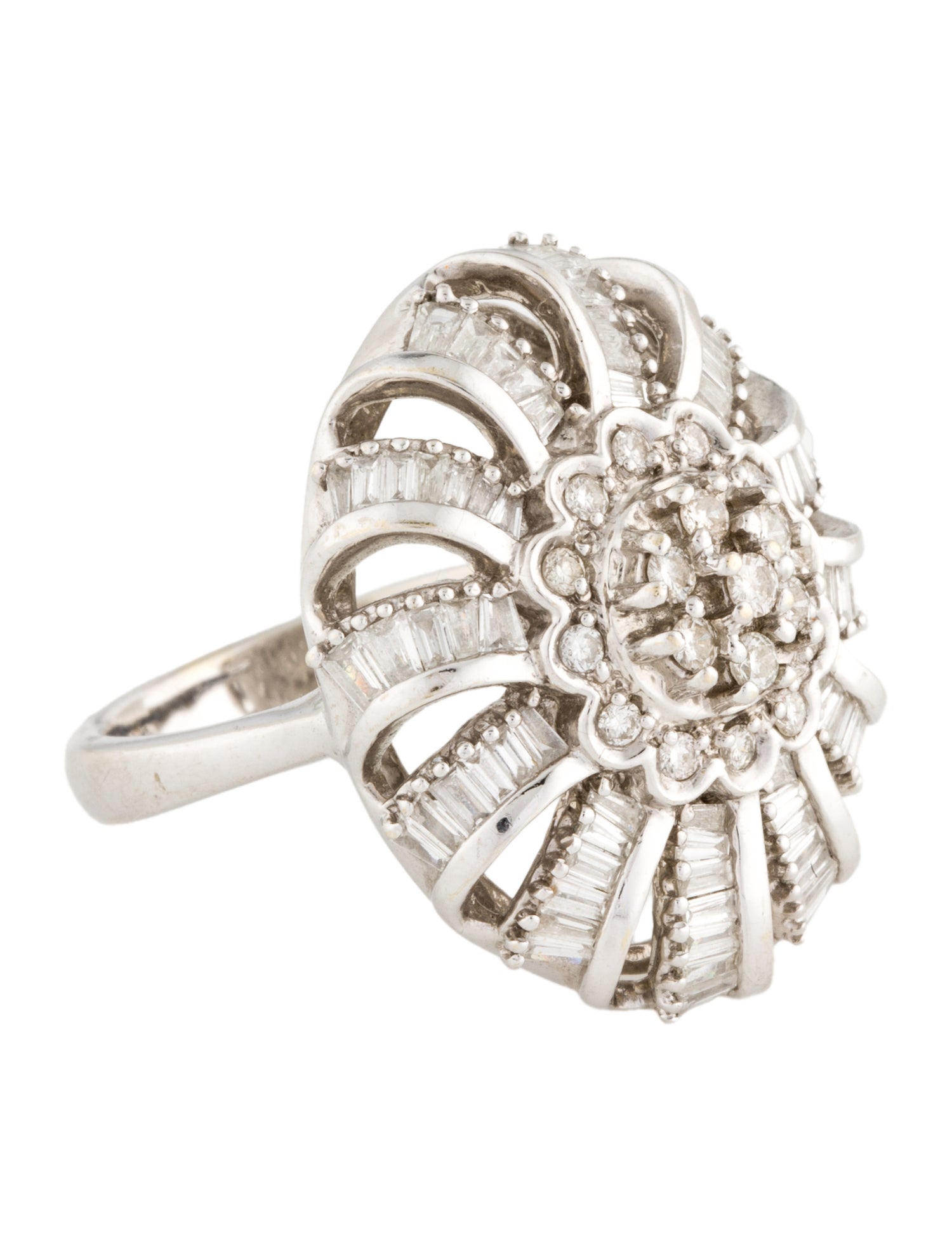★ Oscar de la Renta ★ リング Oscar de la Renta Resin Carved Cabochon Ring - Gold-Tone