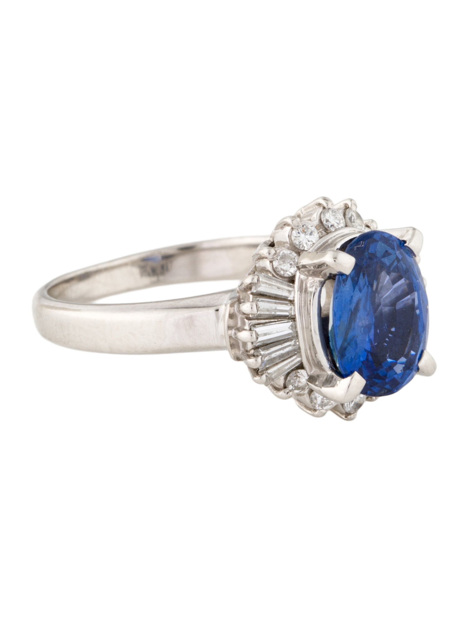 Ring Platinum Unheated Sapphire & Diamond Cocktail