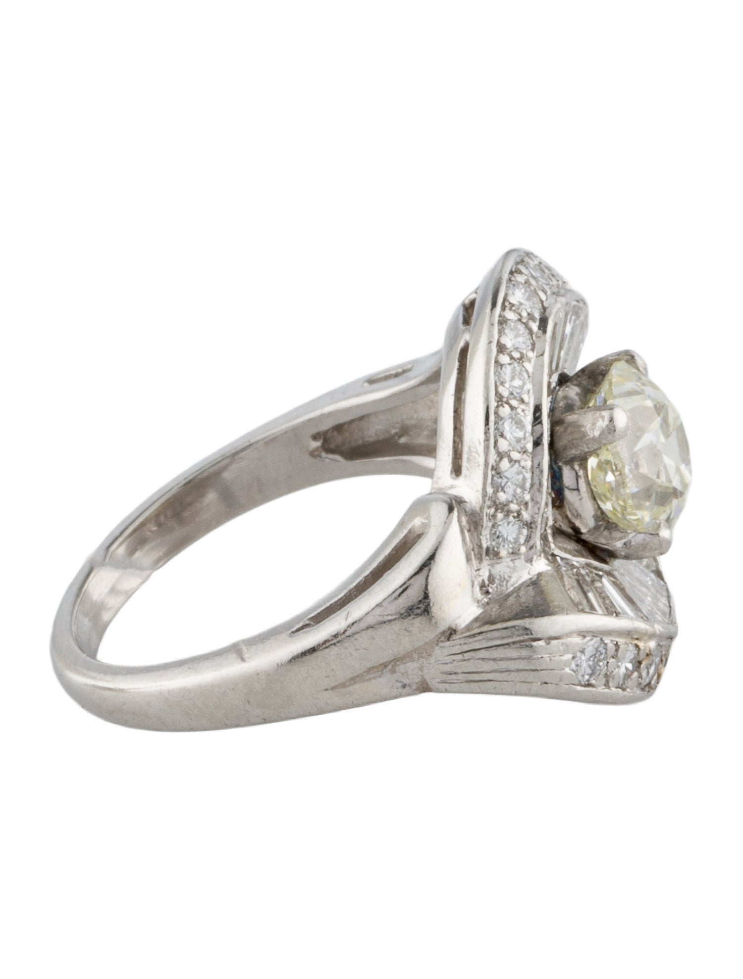 Ring Platinum 1.93ctw Diamond Cocktail Ring
