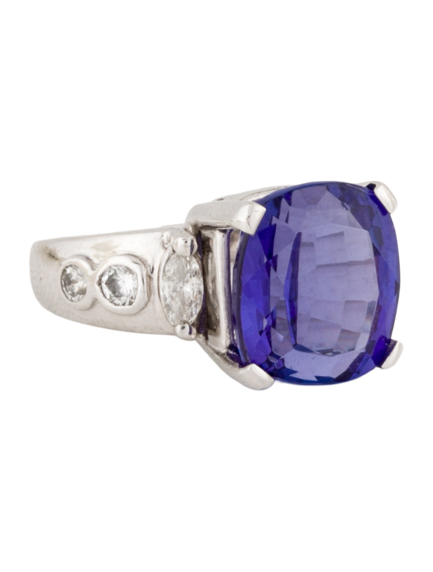 Ring 18K 7.00ct Tanzanite & Diamond Ring