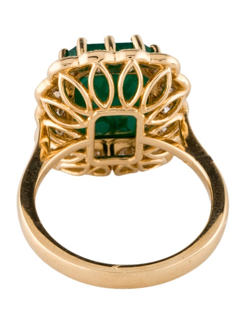 Ring 18K 5.67ct Emerald & Diamond Cocktail Ring
