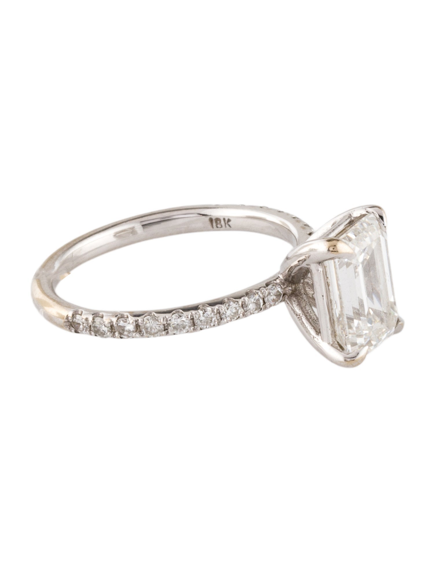 Ring 18K 2.56ct Lab-Grown Diamond Engagement