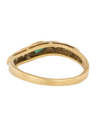 Ring 18K Emerald & Diamond Band