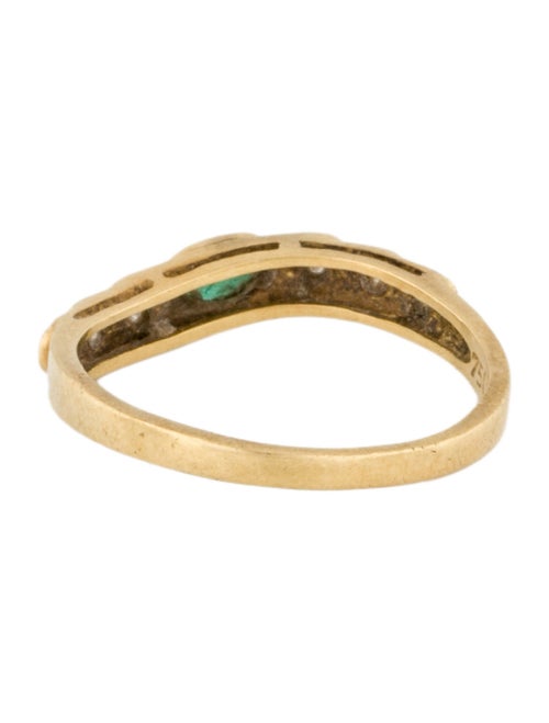Ring 18K Emerald & Diamond Band