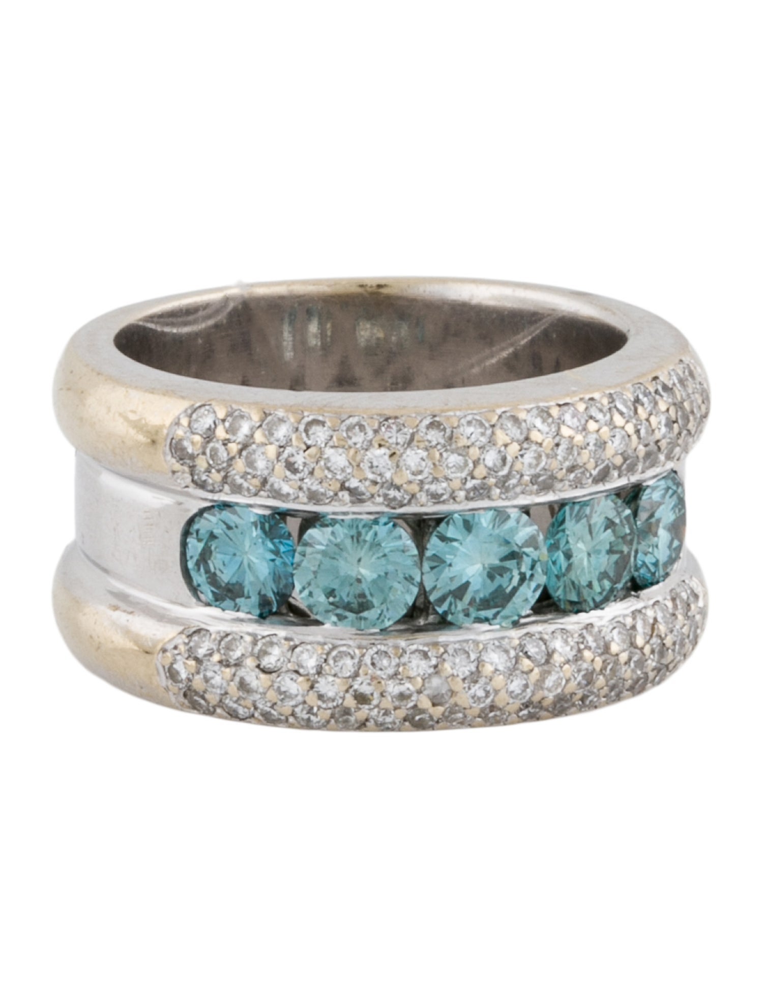 Ring 18K Color Enhanced Diamond Band