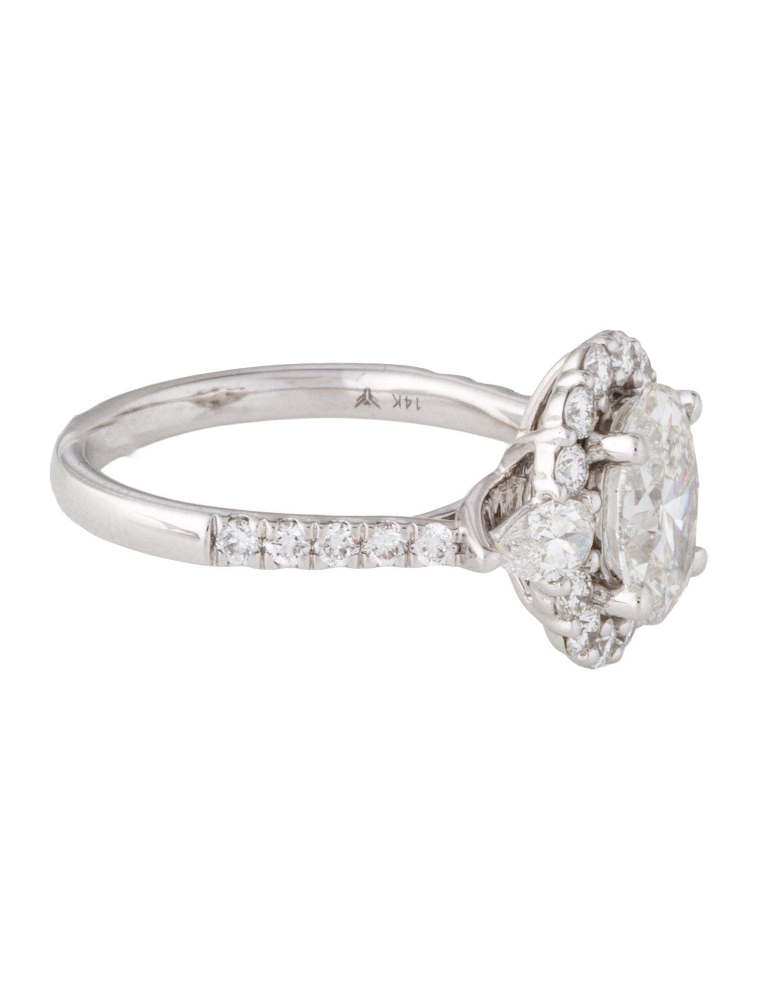 Ring 1.57ct Lab-Grown Diamond Engagement