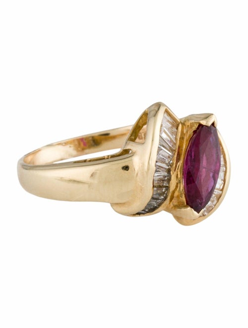 Ring 18K 1.06ct Thai Ruby & Diamond Cocktail Ring