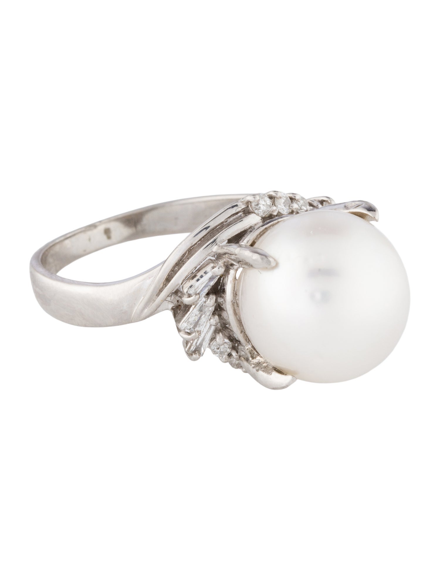 Ring Platinum Pearl & Diamond Cocktail