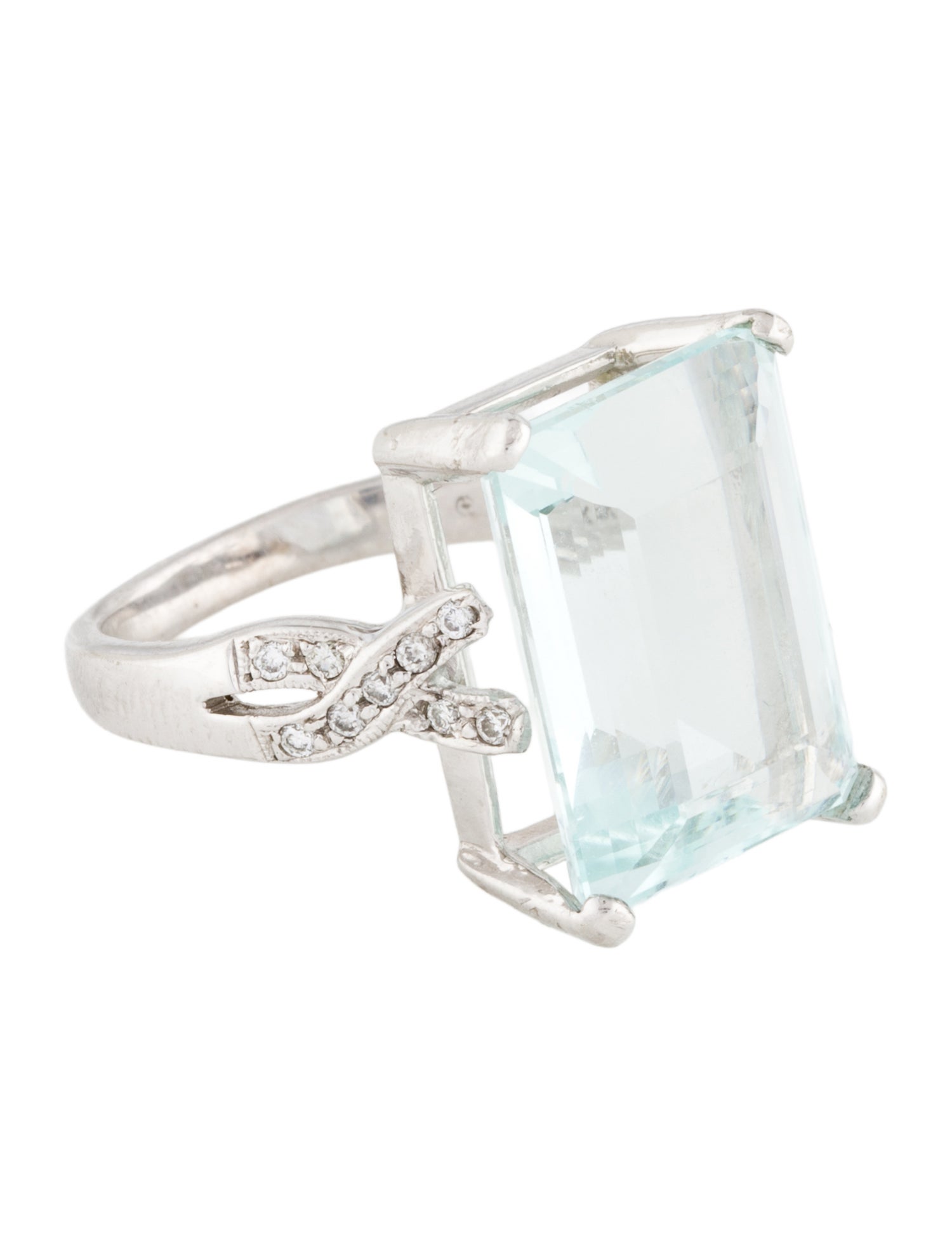 Ring 18K 8.82ct Aquamarine & Diamond Cocktail Ring