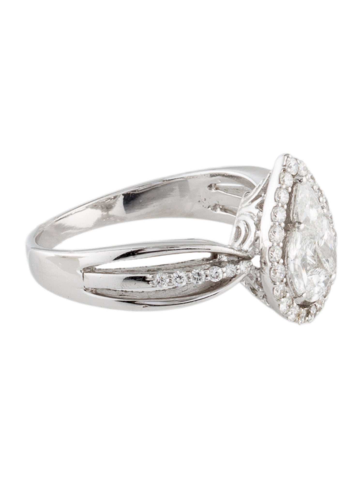 Ring 18K Diamond Pear Shaped Cocktail