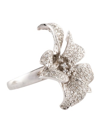 Ring 18K 2.60ctw Diamond Flower Cocktail Ring