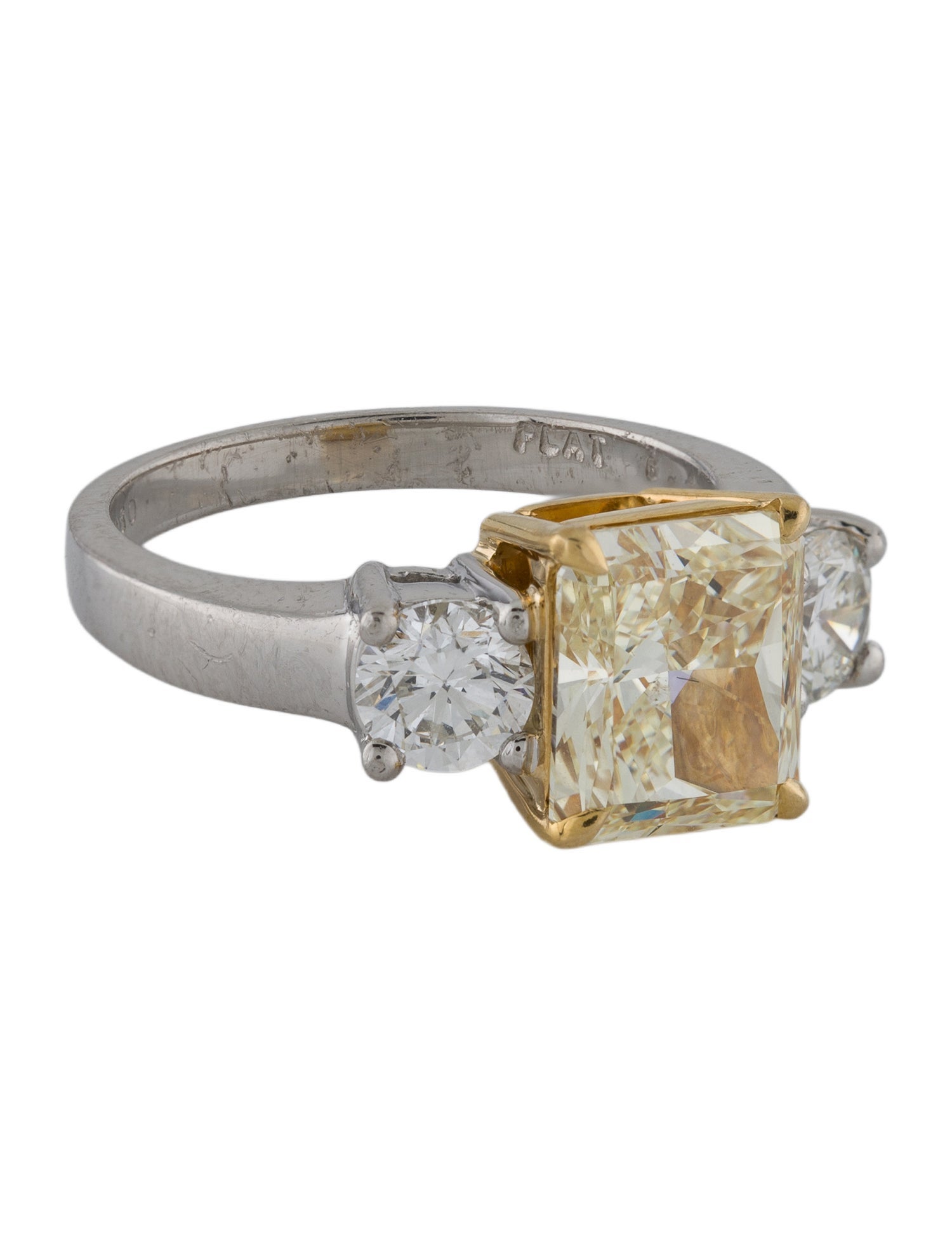 Ring 3.53ctw Diamond Three-Stone Engagement