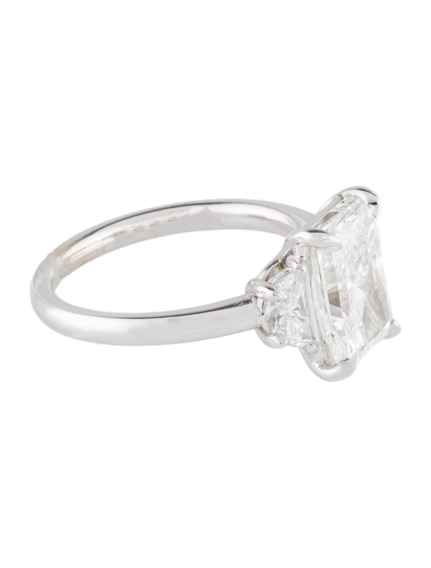 Ring 3.20ctw Lab-Grown Diamond Engagement Ring