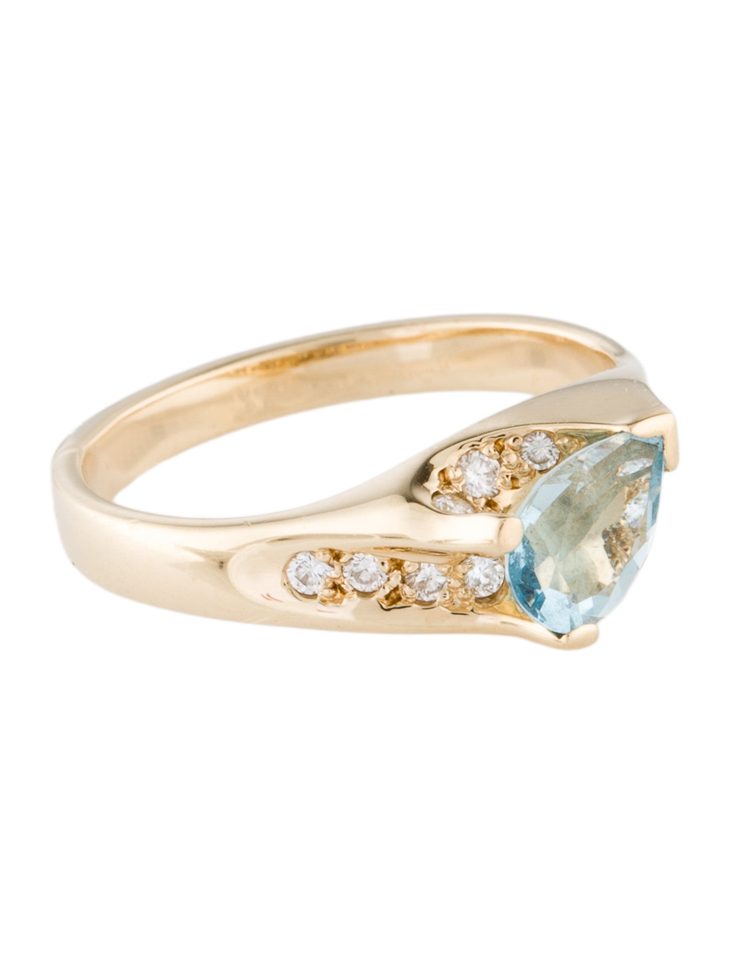 Ring 14K Aquamarine and Diamond Cocktail