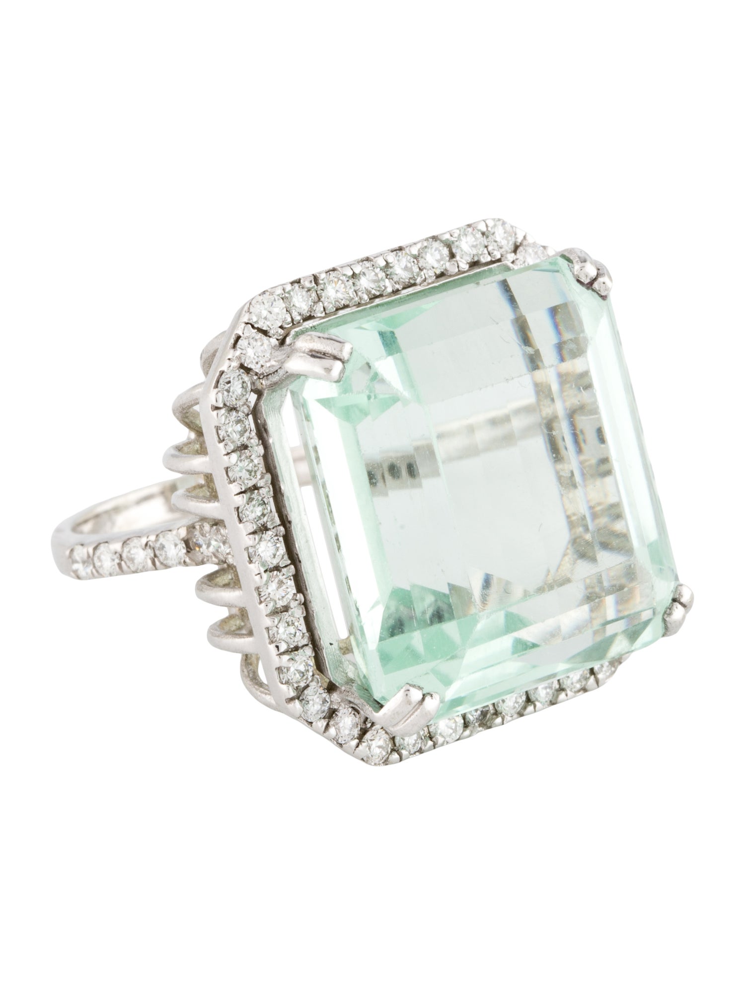 Ring 18K 28.50ct Green Beryl & Diamond Cocktail