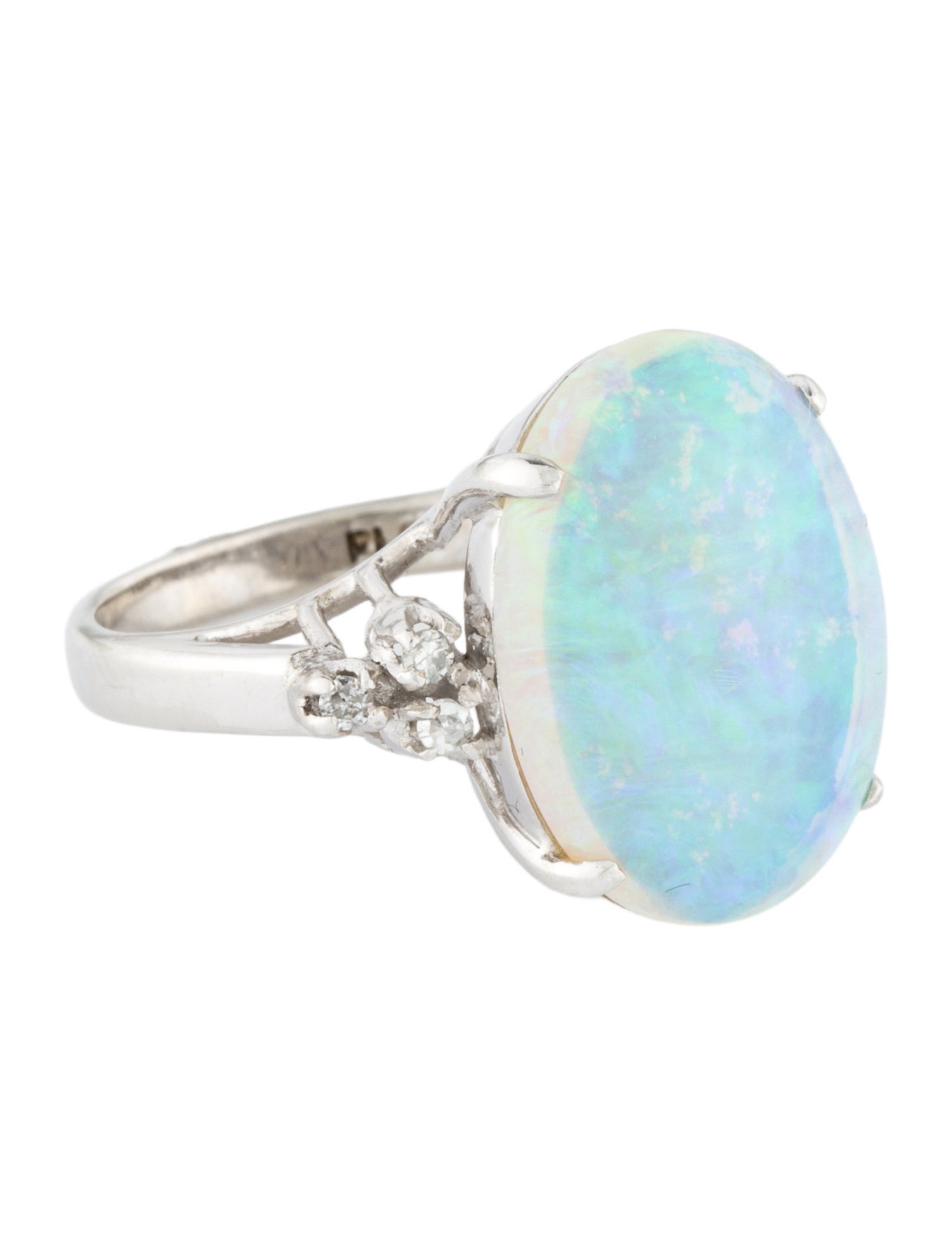 Ring Platinum Opal & Diamond Cocktail