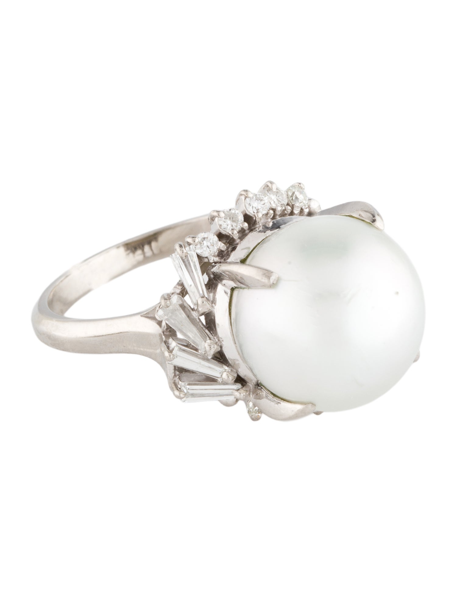 Ring Platinum Pearl & Diamond Cocktail