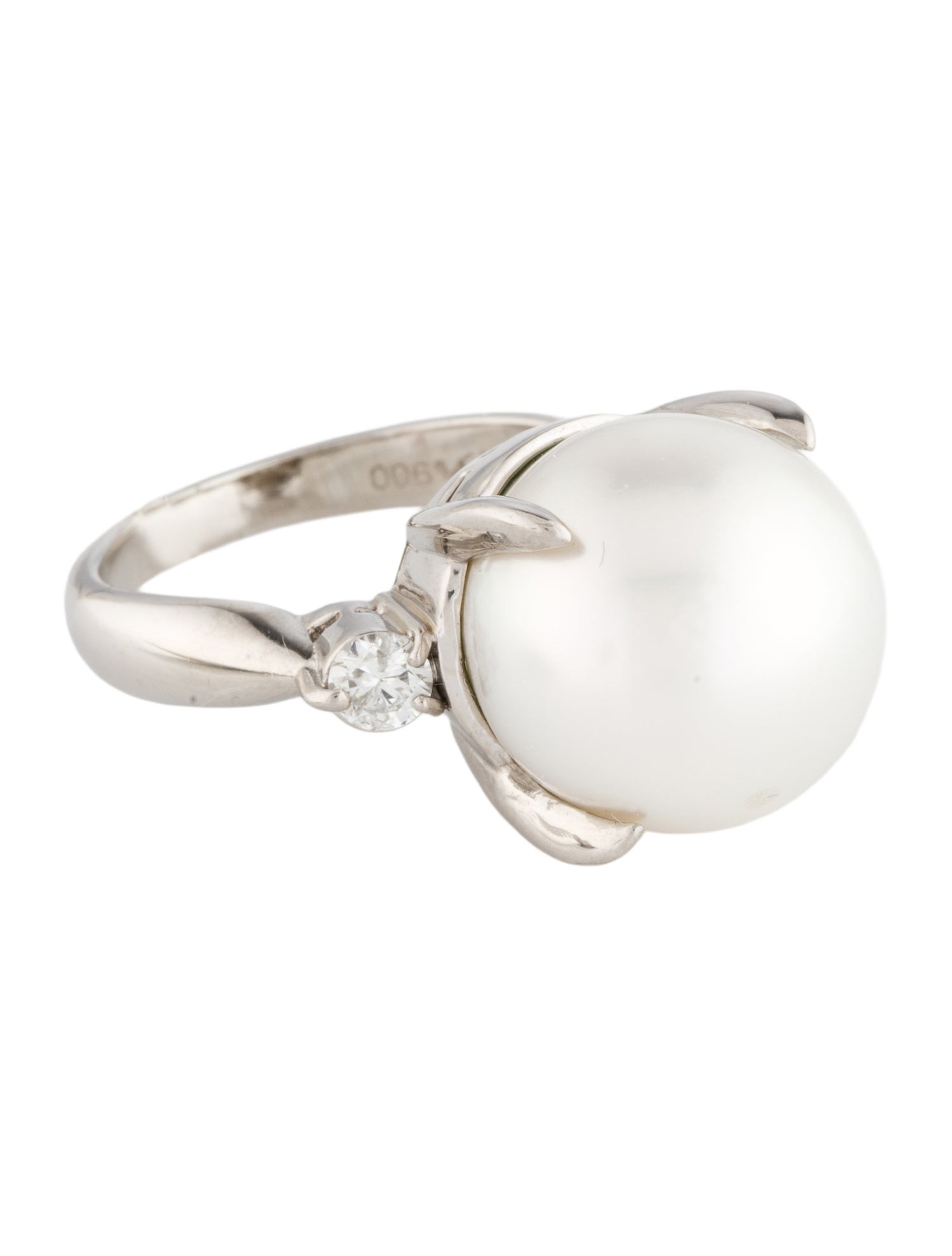 Ring Platinum Pearl & Diamond Cocktail