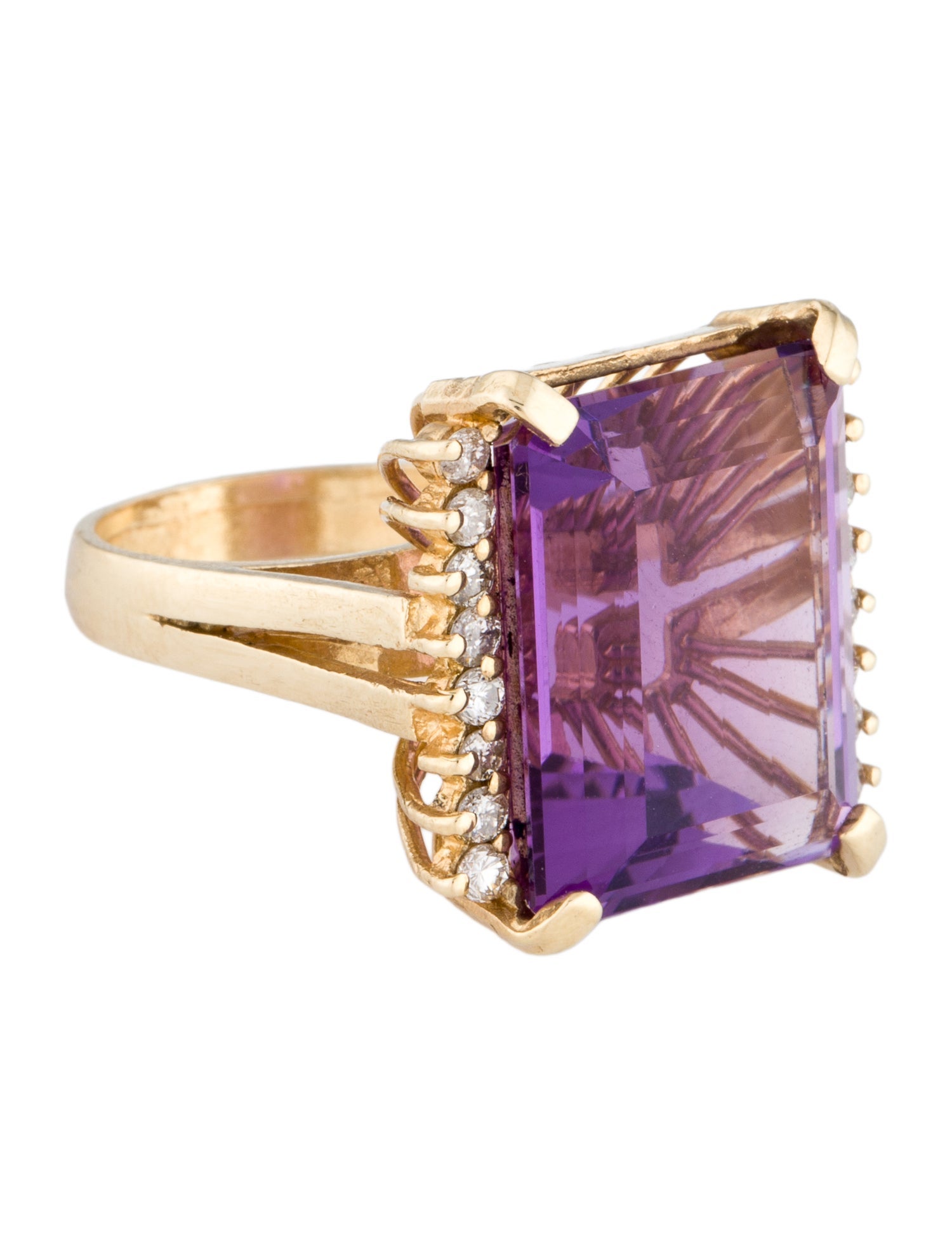 Ring 14K 18.80ct Amethyst & Diamond Cocktail