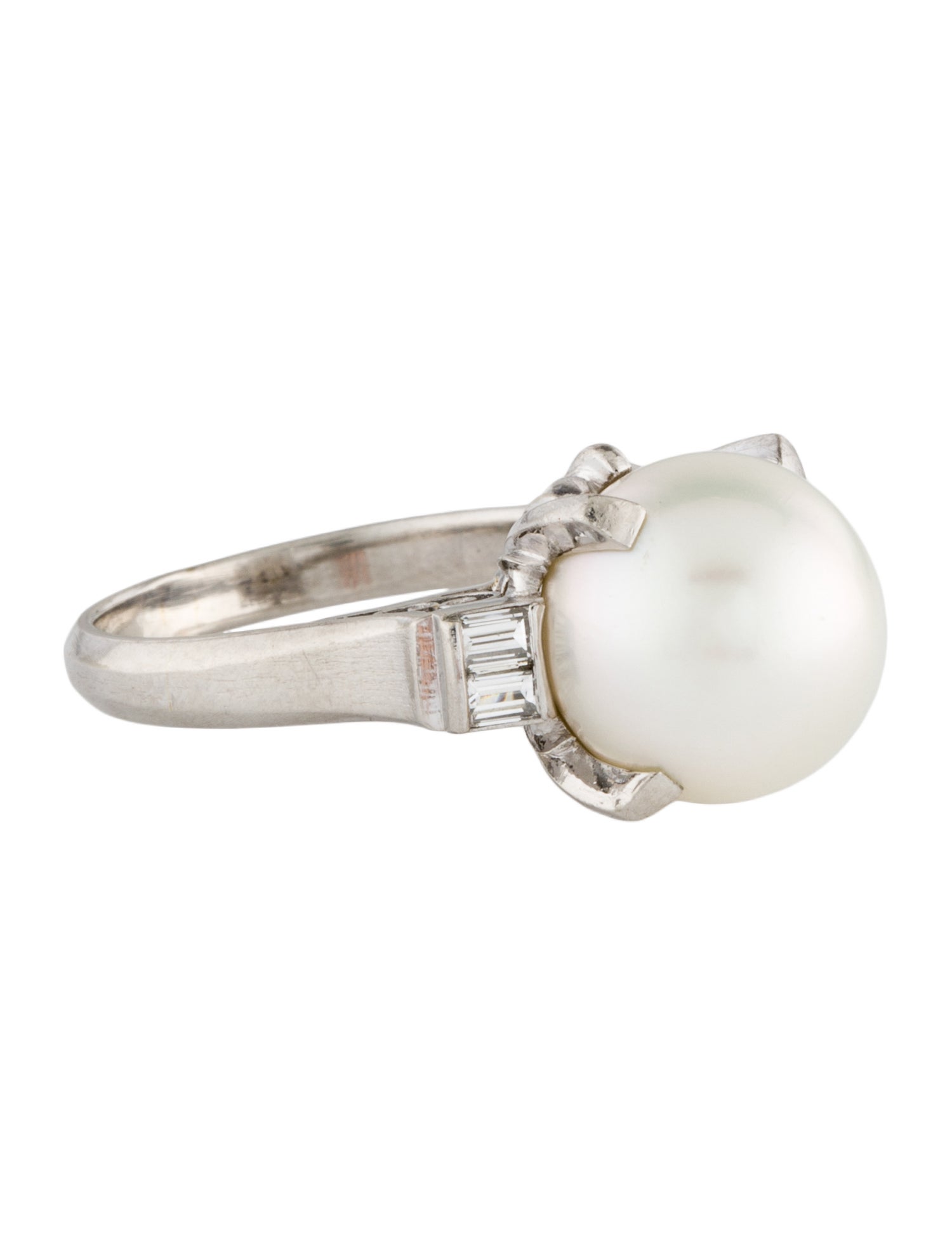Ring Platinum Pearl & Diamond Cocktail
