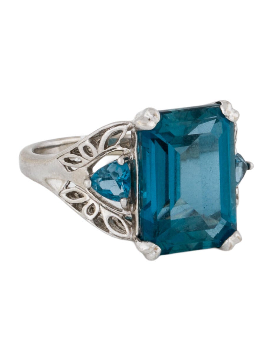 Ring 10K 8.49ctw Topaz Cocktail