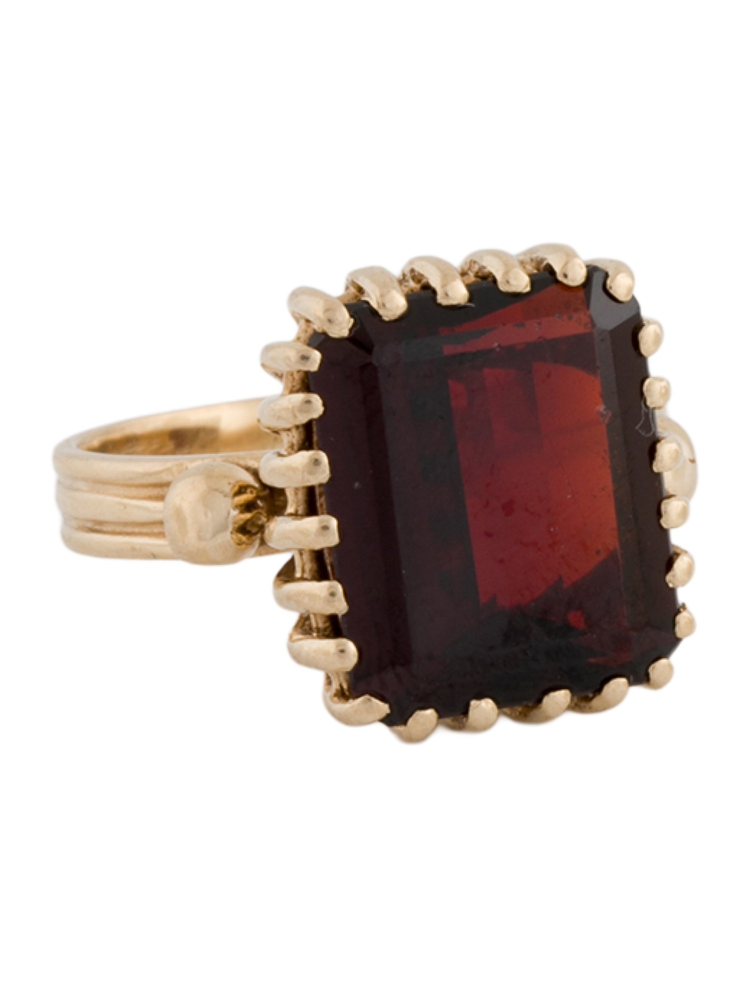 Ring Vintage 14K Garnet Cocktail