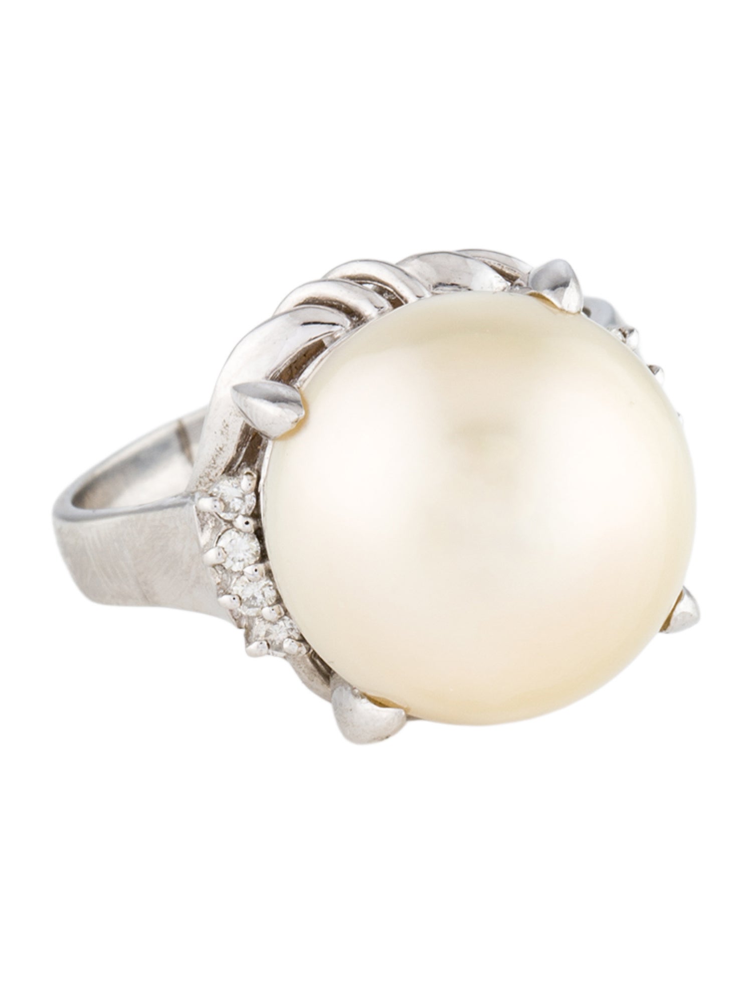 Ring Platinum Pearl & Diamond Cocktail