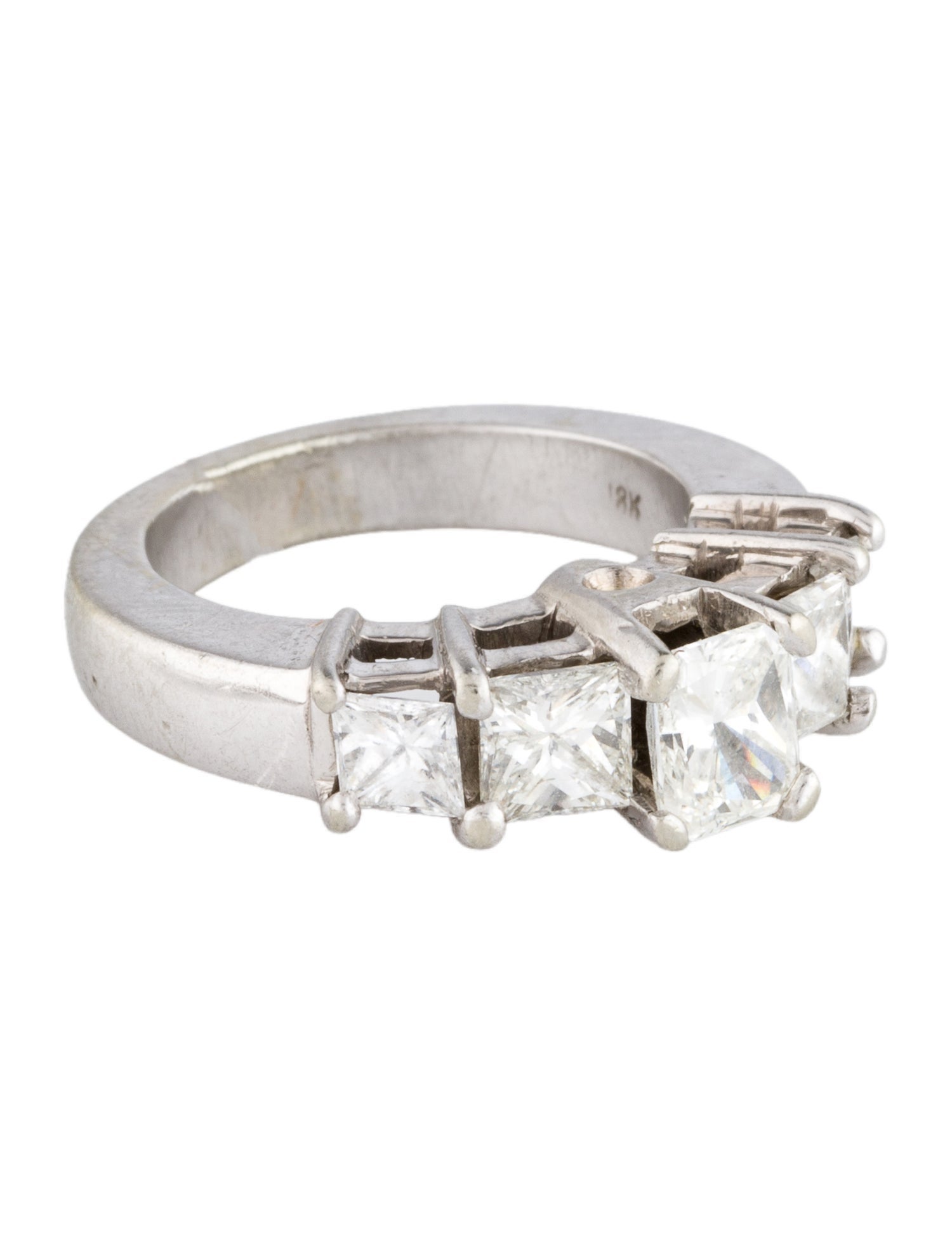 Ring 18K 2.22ctw Diamond Cocktail