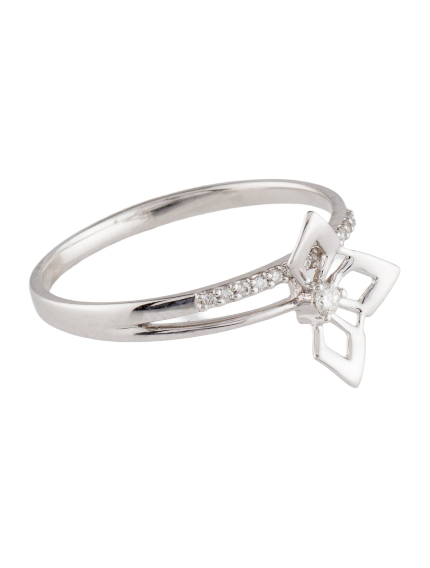 Ring 18K Diamond Half Flower Cocktail
