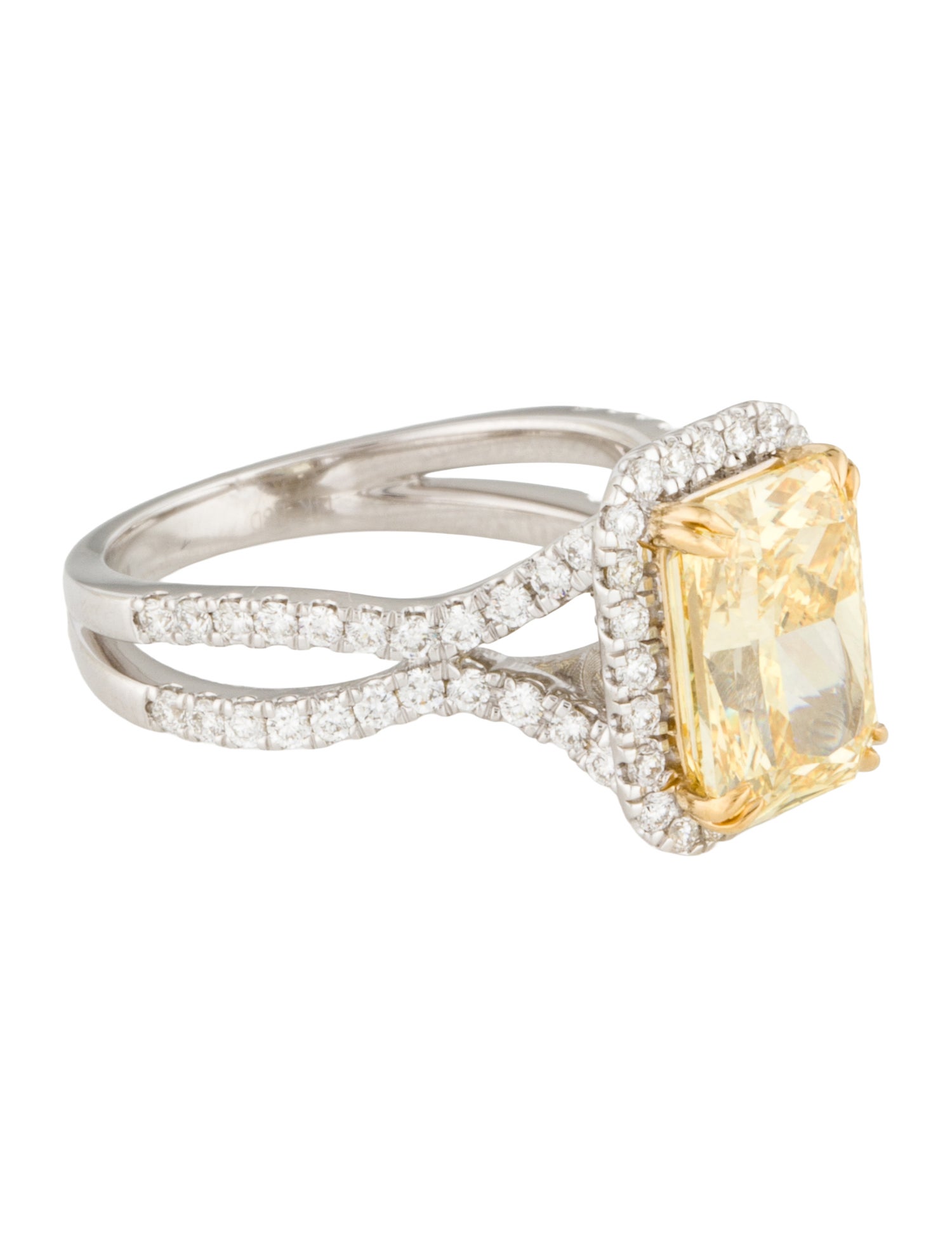 Ring 3.89ct Lab-Grown Diamond Engagement