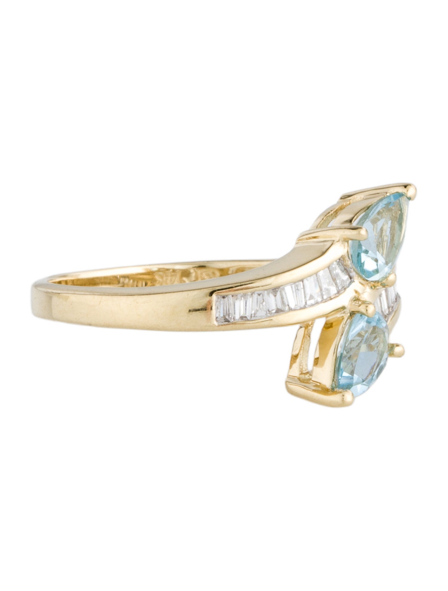 Ring 14K Aquamarine & Diamond Cocktail