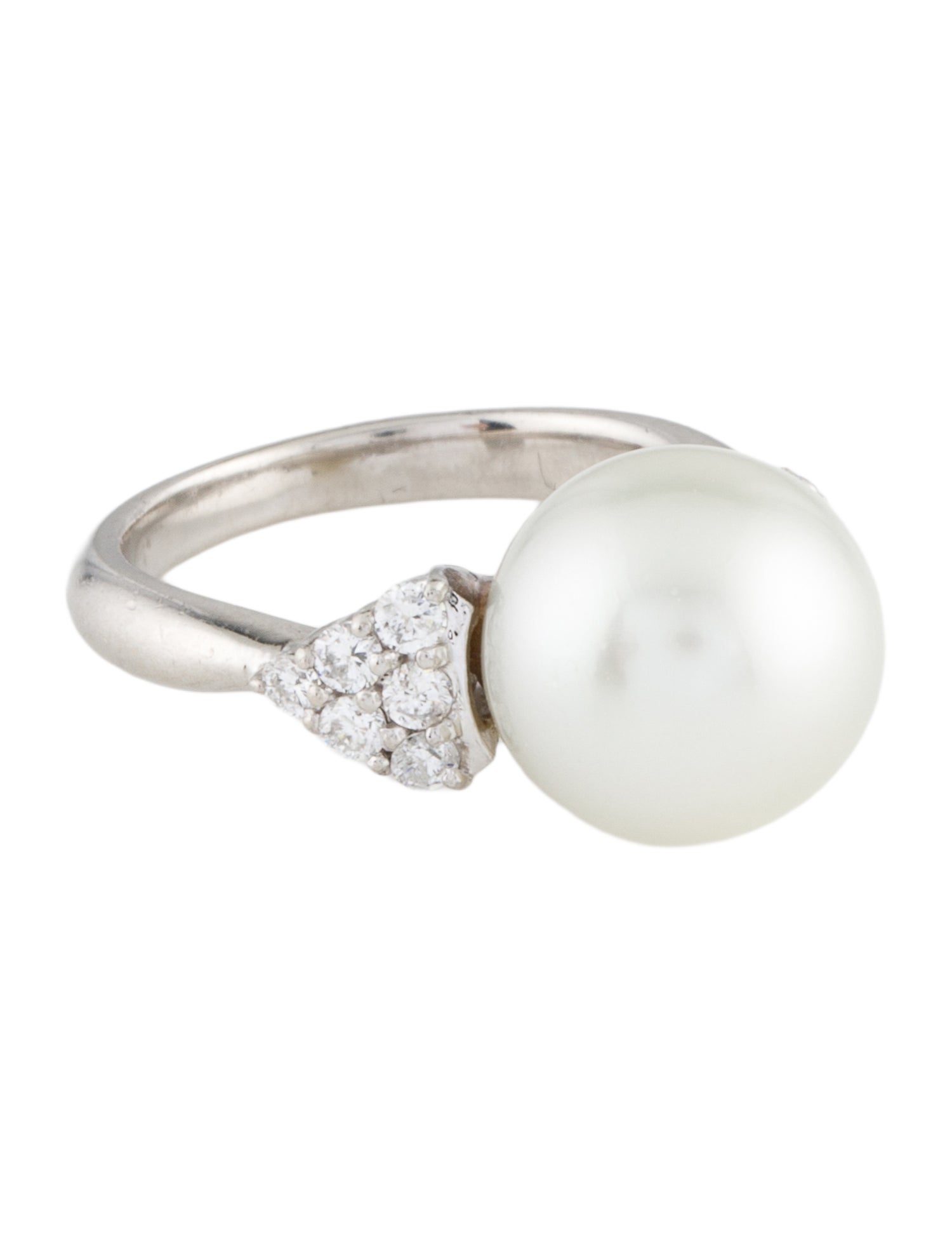 Ring Platinum Pearl & Diamond Cocktail