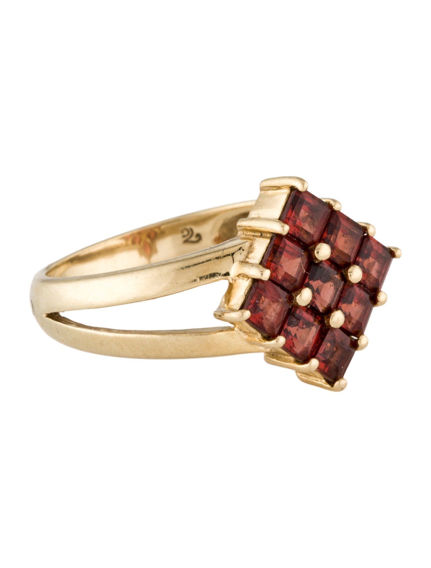 Ring 14K 1.80ctw Garnet Cocktail