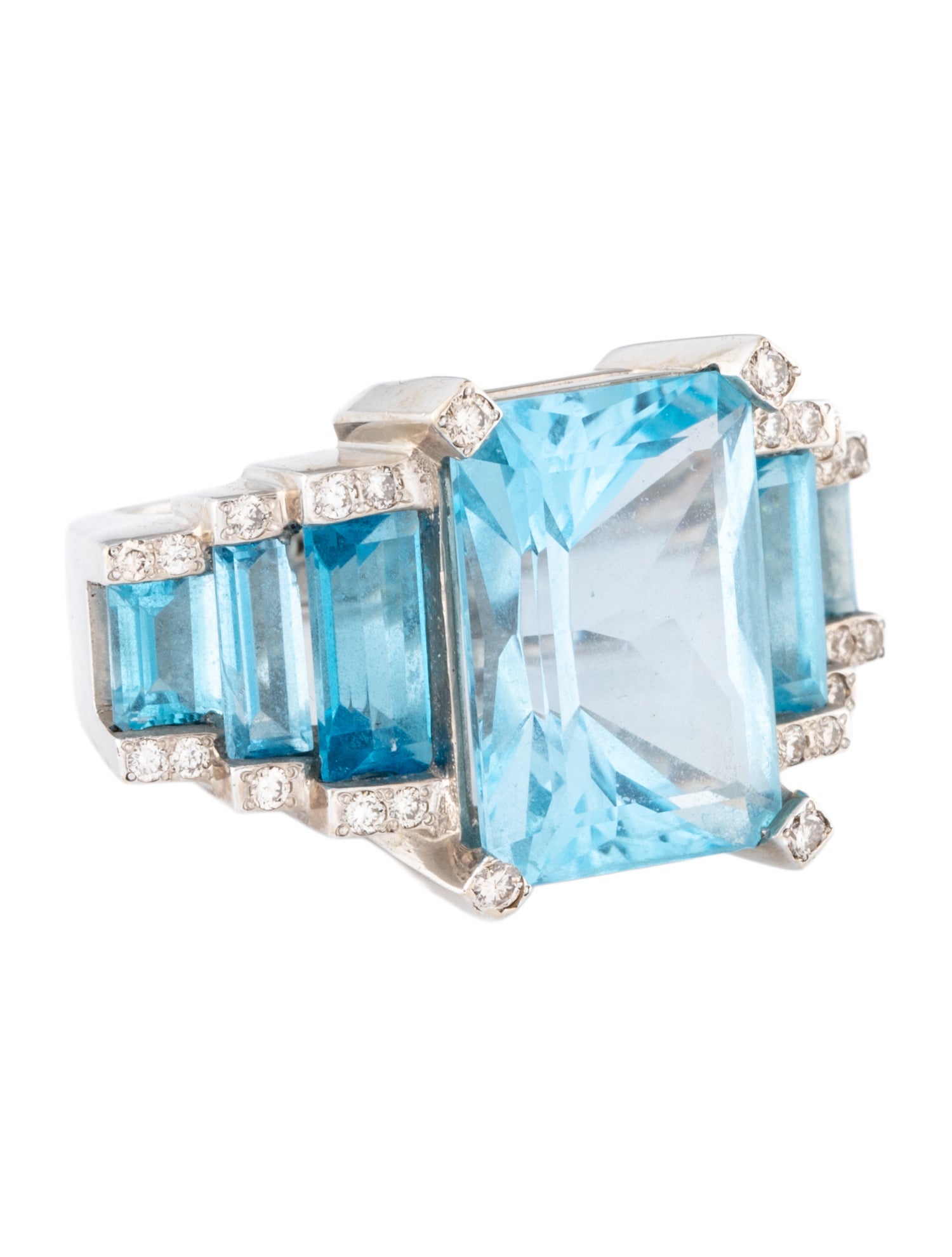 Ring 18K 19.72ctw Topaz & Diamond Cocktail