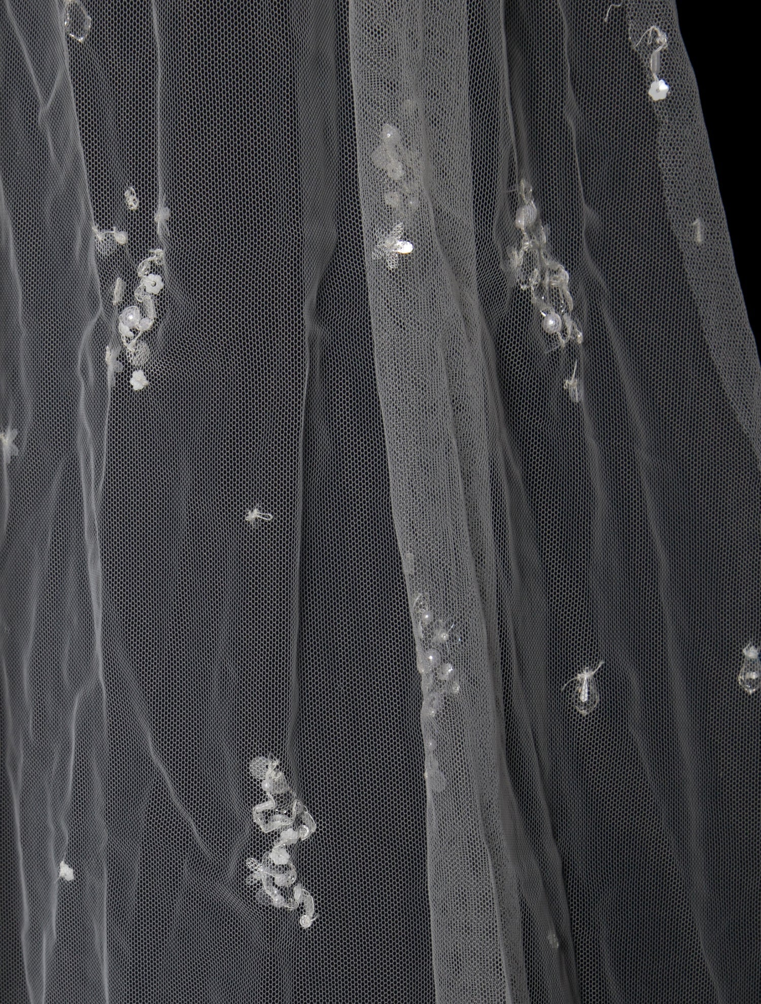 Safiyaa hairclip veil