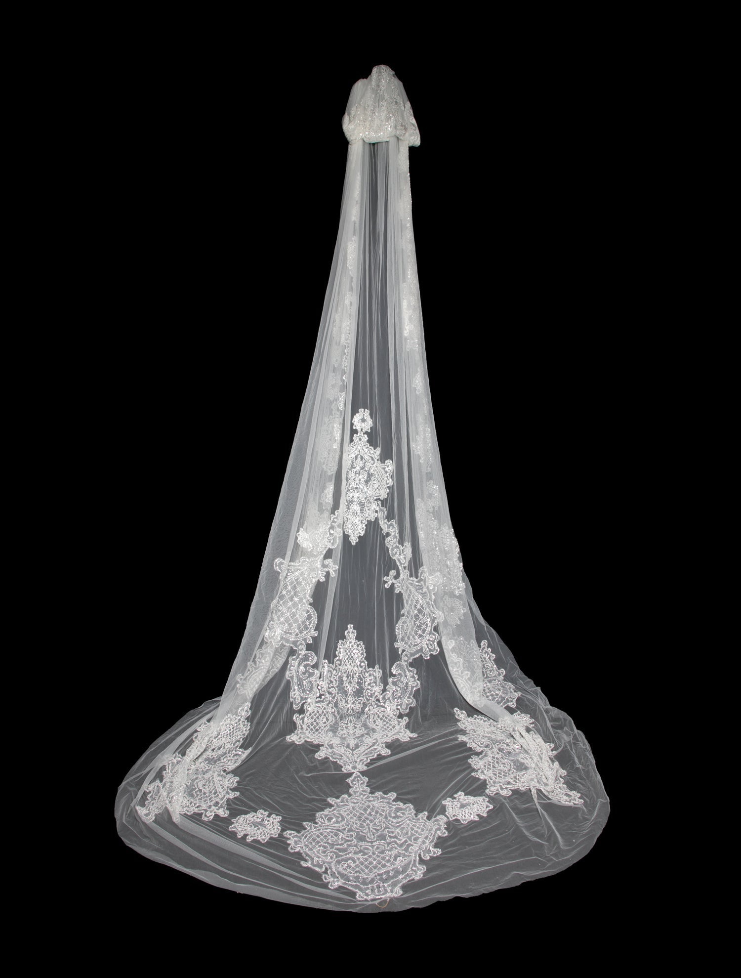 Saiid Kobeisy White nesh veil w/Tags