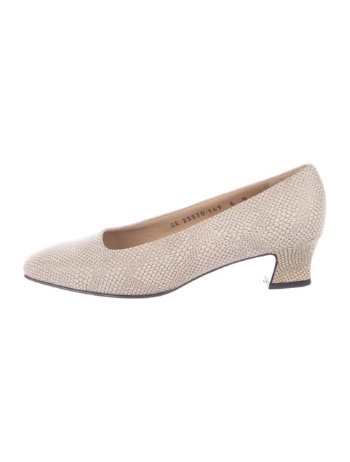 Salvatore Ferragamo Suede Pumps Grey