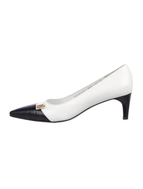 Salvatore Ferragamo Gancini Logo Leather Pumps Whi