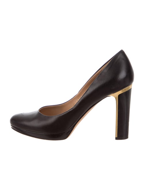 Salvatore Ferragamo Leather Round-Toe Pumps Black