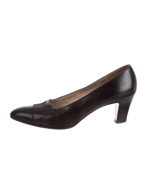 Salvatore Ferragamo Leather Pumps Black